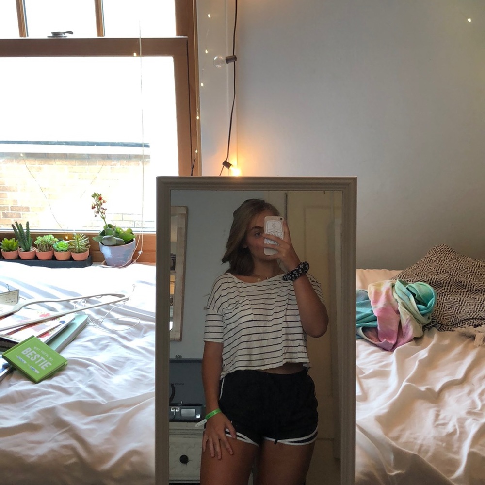 hollister oversized crop top!!!!